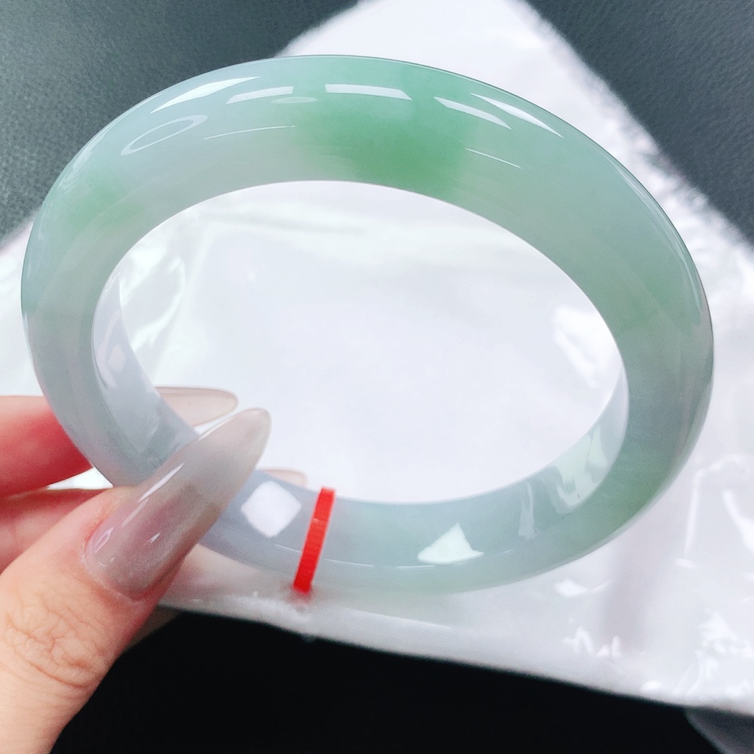 翡翠手镯未镶嵌63圈