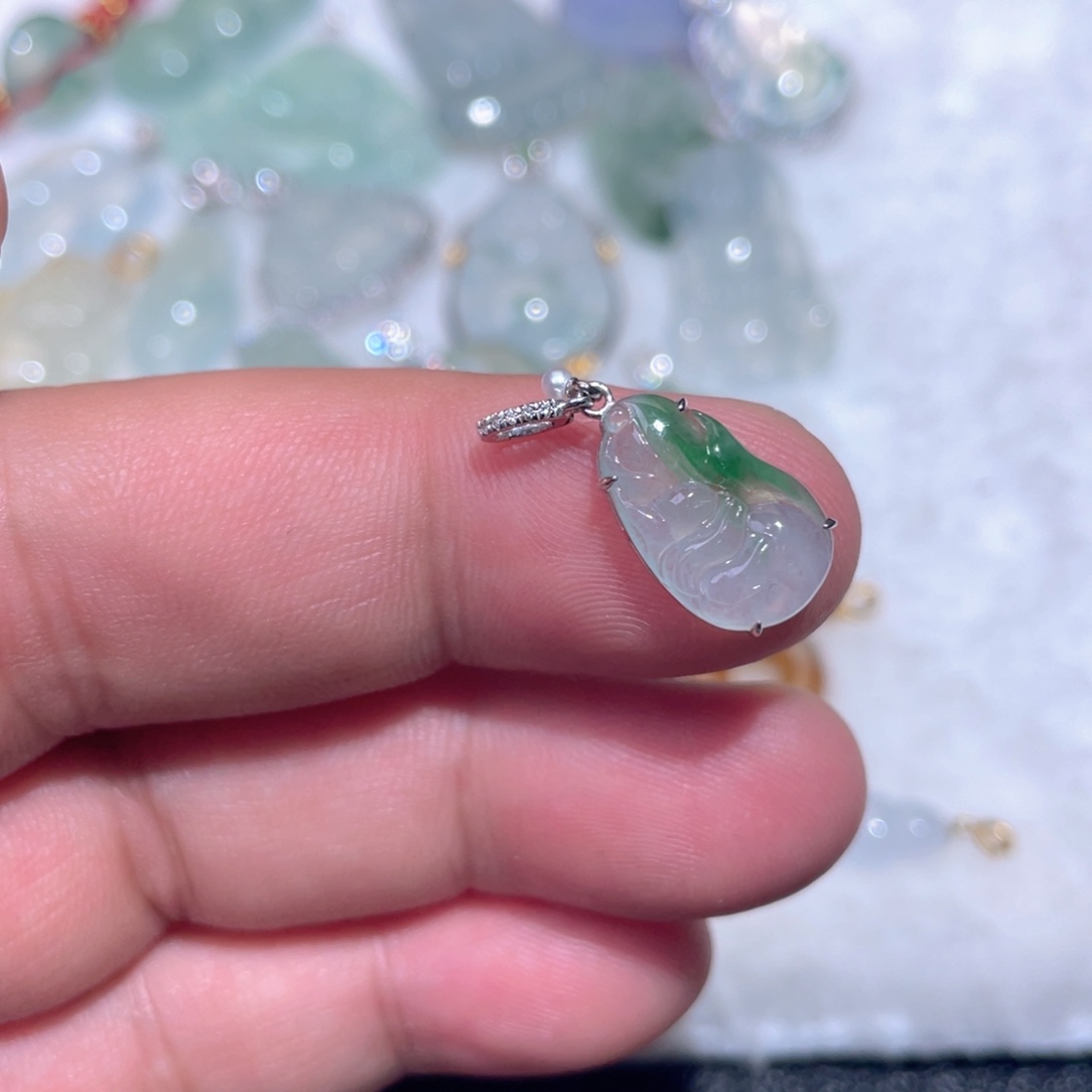 翡翠18K金镶嵌颈饰