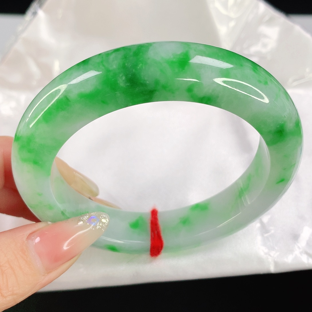 翡翠手镯未镶嵌56圈口