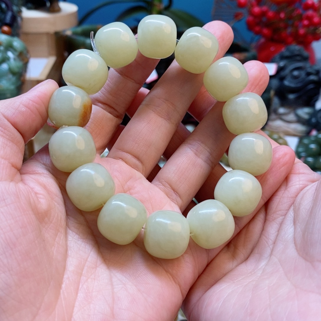 透闪石质玉手串未镶嵌万****！