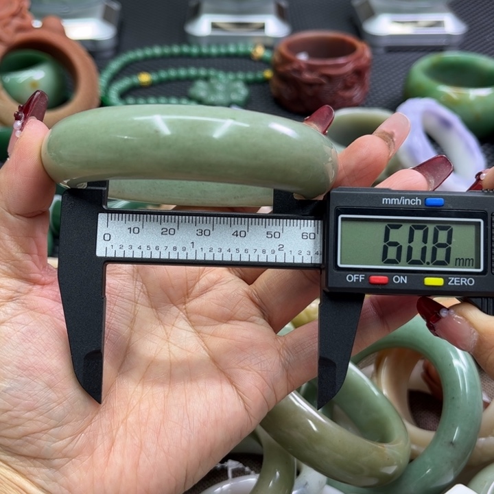 石英质玉手镯未镶嵌莹*