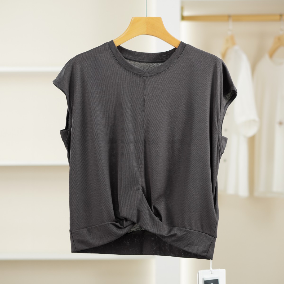 麦迪商品【设计师】E238夏季天丝设计显瘦显白休闲针织T恤衫碳灰