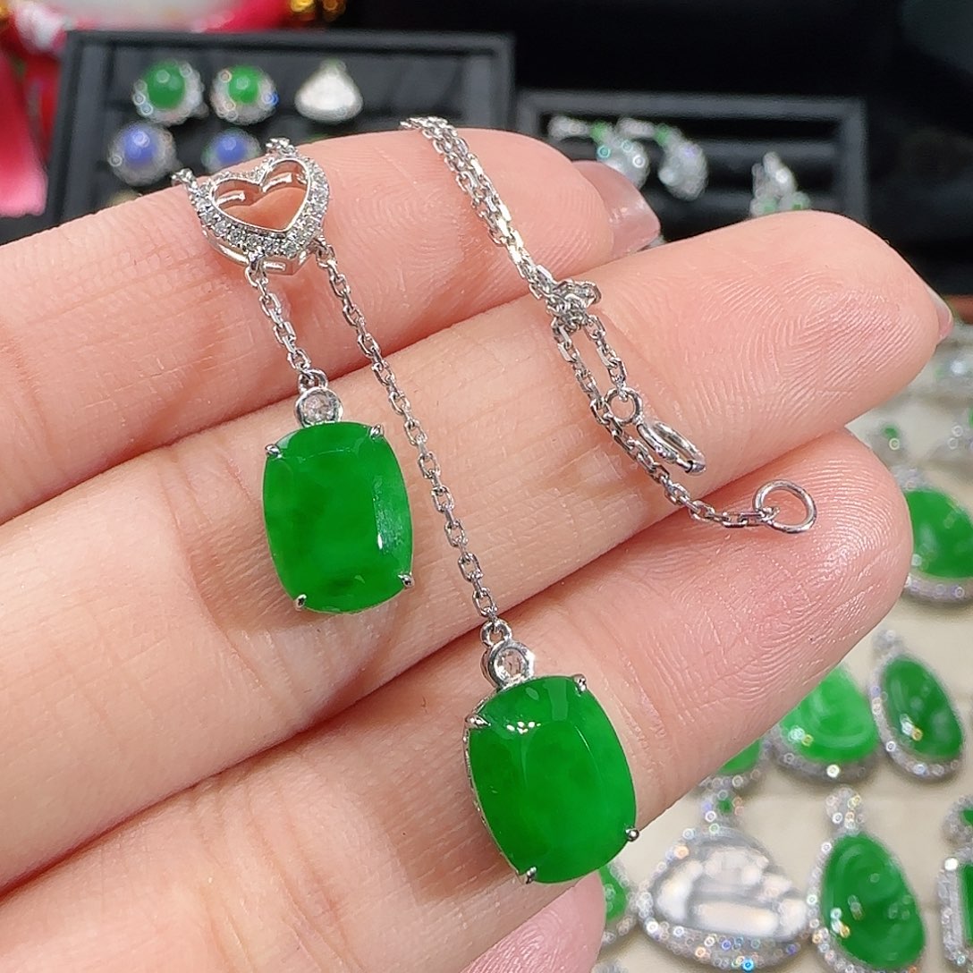 翡翠吊坠(不含链)18K金镶嵌