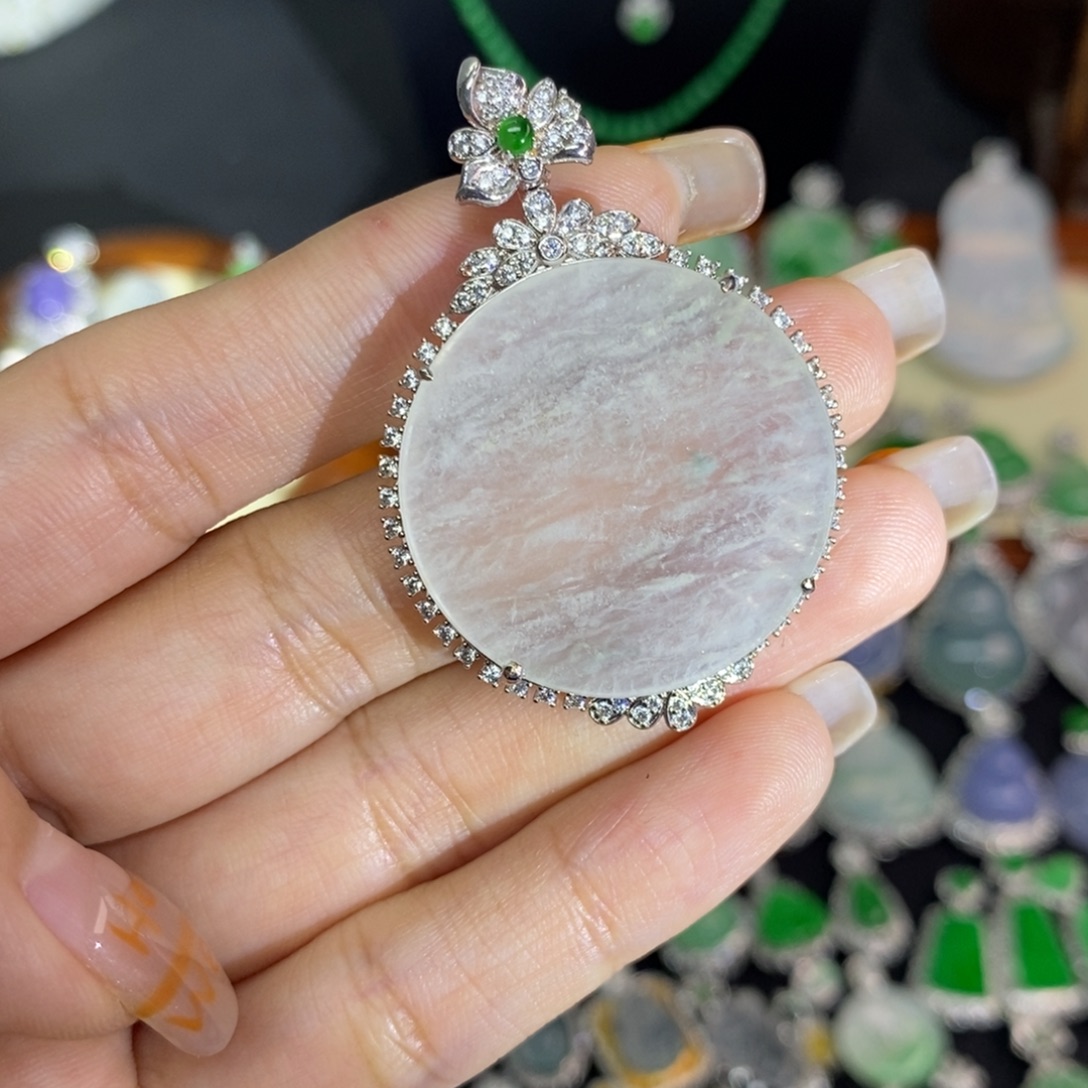 翡翠未镶嵌颈饰A货翡翠