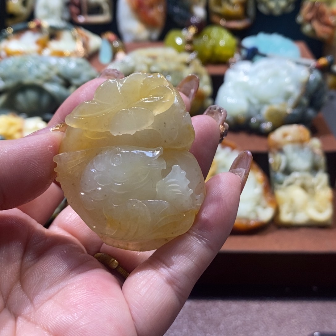 蛇纹石玉颈饰未镶嵌