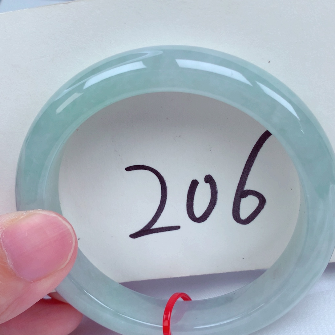 翡翠手镯未镶嵌翡翠