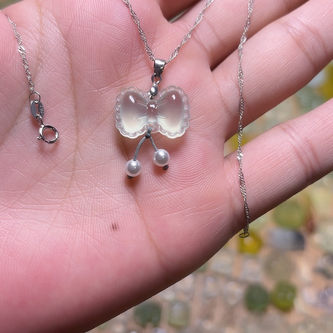 未镶嵌蛇纹石玉吊坠