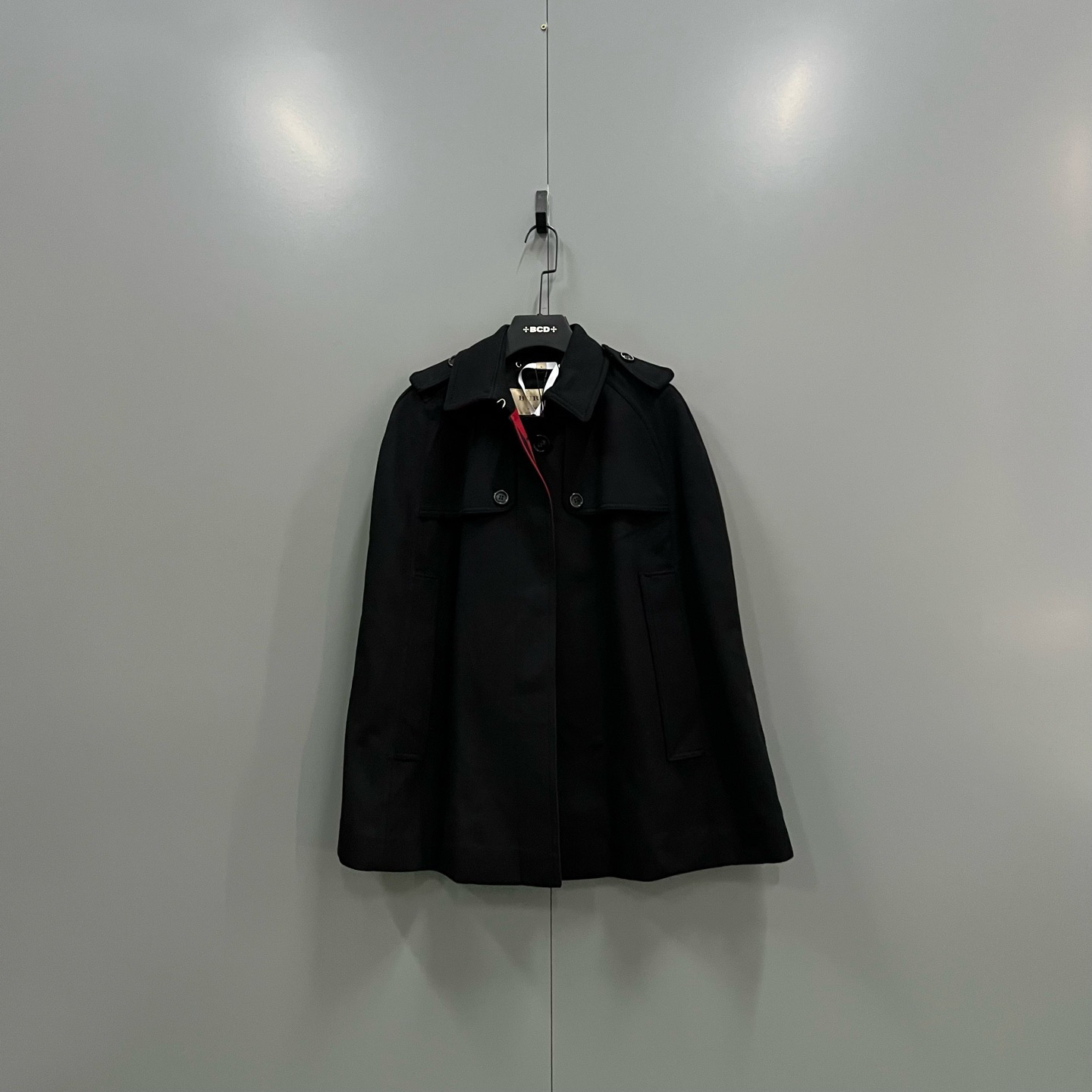 未使用 BURBERRY/博柏利 （zz3）黑色翻领斗篷 M码/bc016471