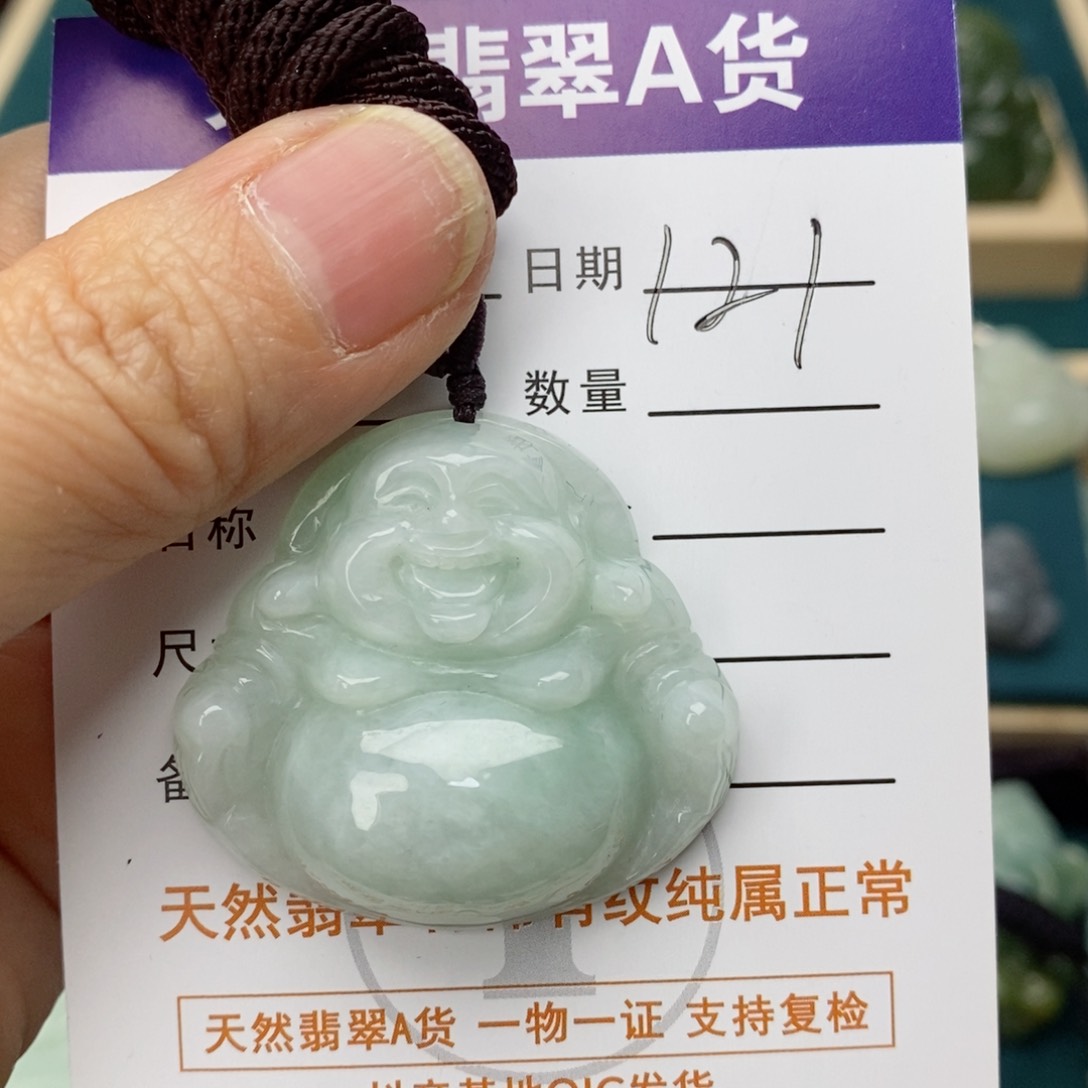 翡翠颈饰未镶嵌佛公