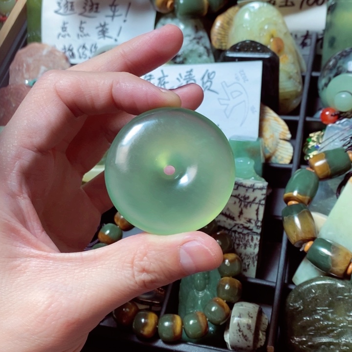 蛇纹石玉颈饰未镶嵌