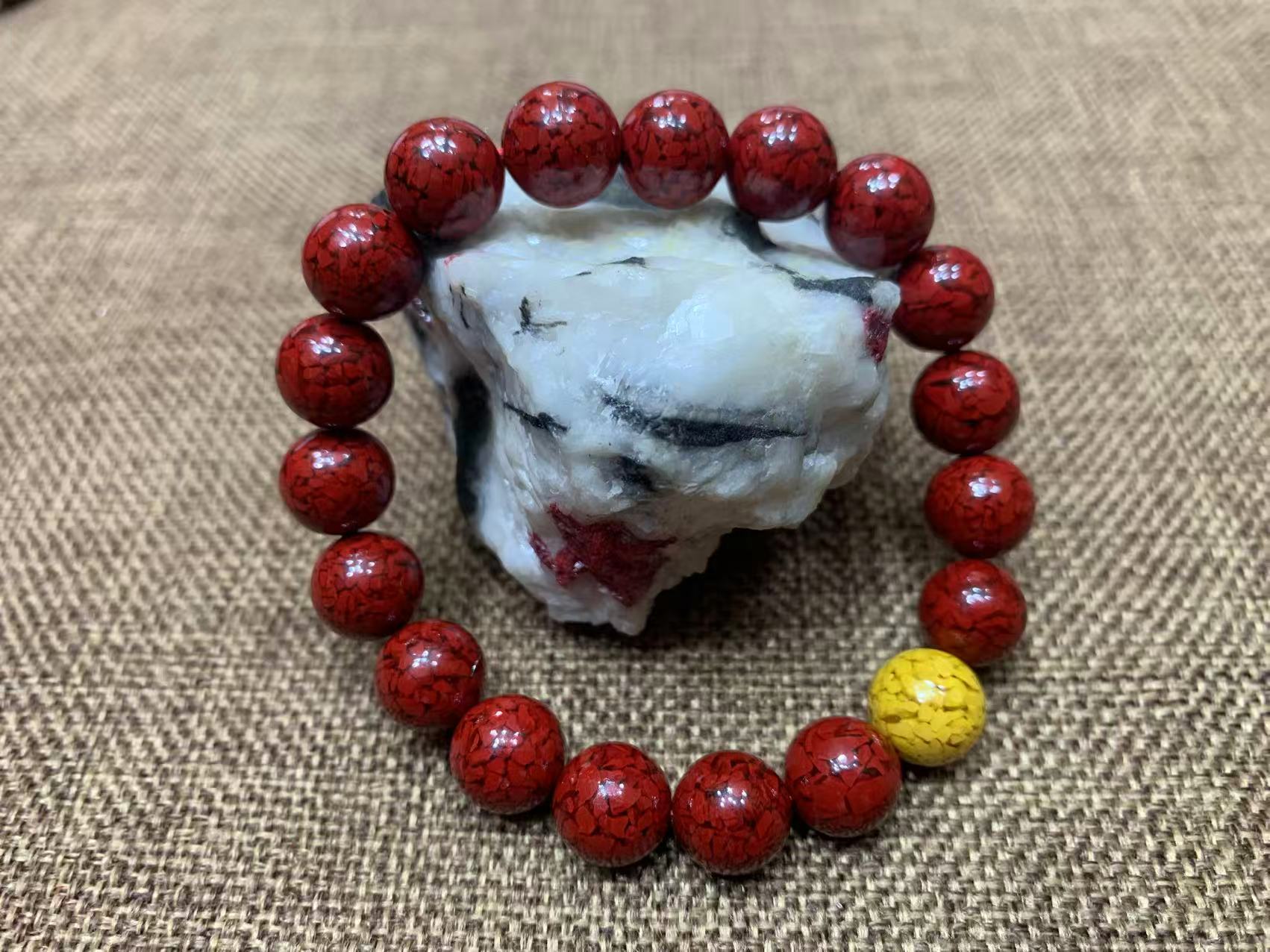 含辰砂工艺品含辰砂工艺品晶体朱砂配雄黄手串卡10M