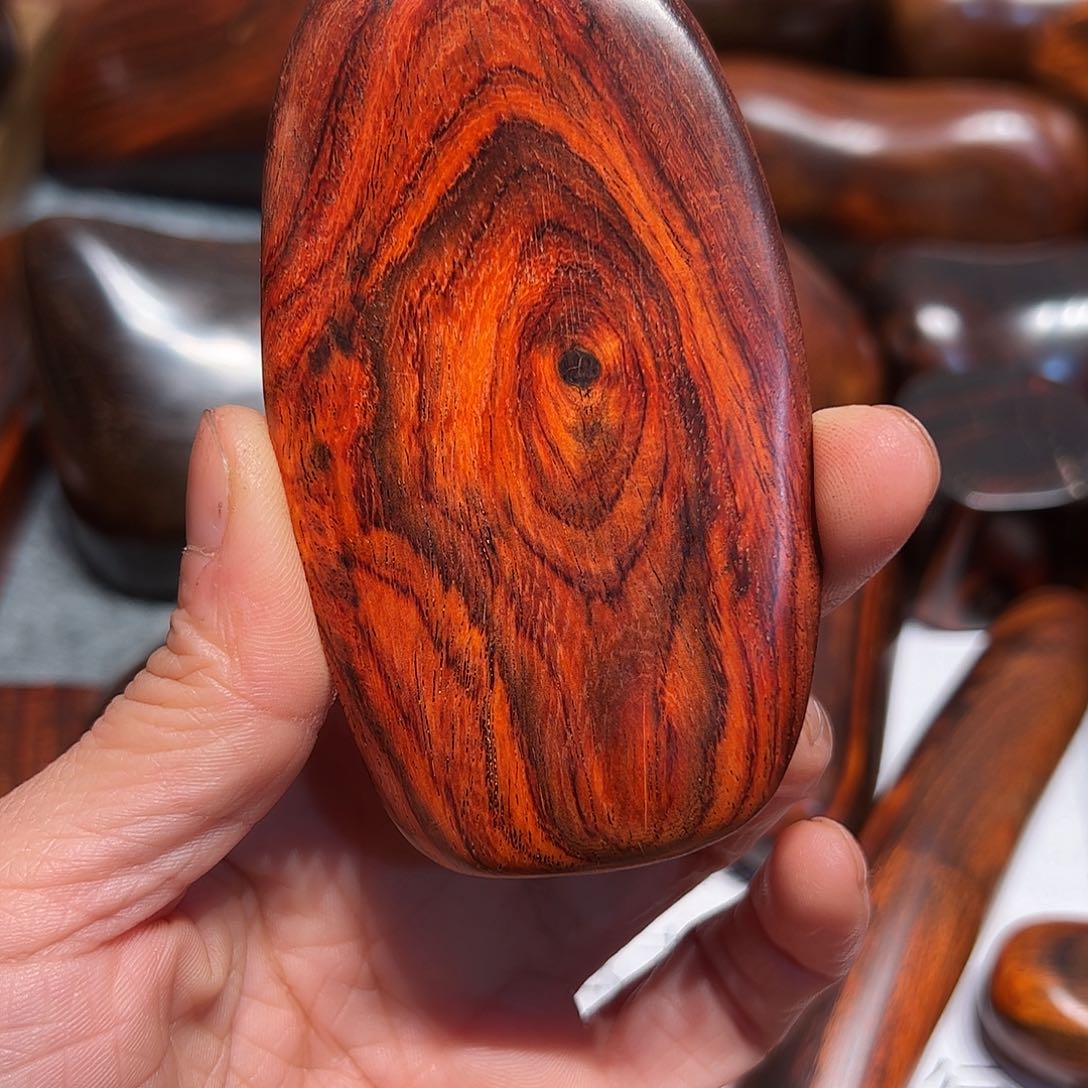 交趾黄檀（大红酸枝）中