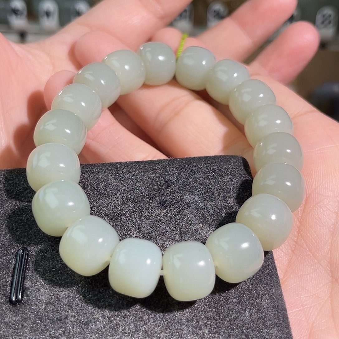 马***超和田玉未镶嵌手串