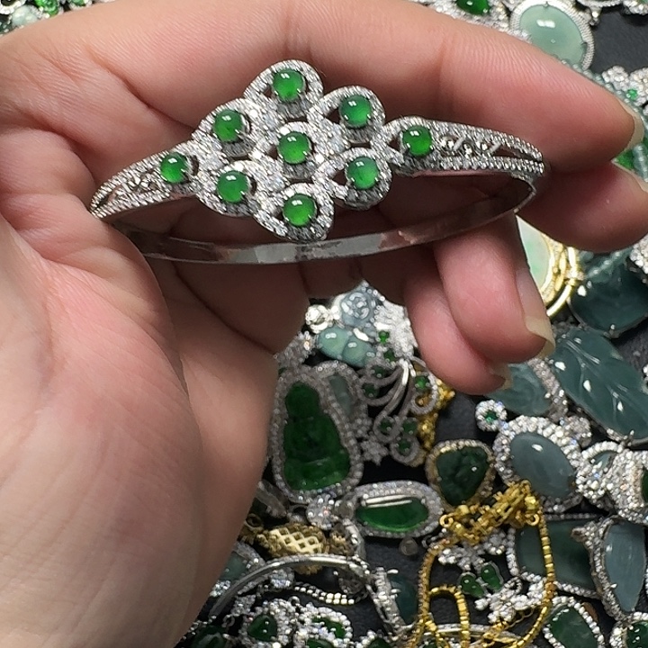 翡翠未镶嵌颈饰天然Ａ货翡翠放漏