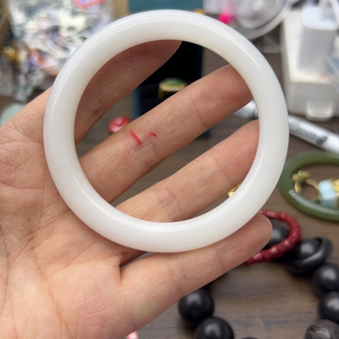 和田玉未镶嵌手镯61.3圈围413瑕