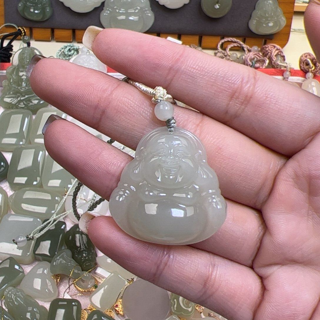 小***圆和田玉未镶嵌颈饰