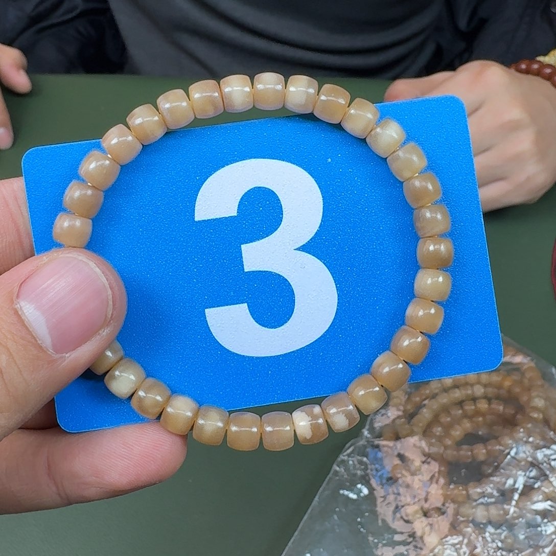 龙脊菩提吊坠76单圈全透润龙脊。  3