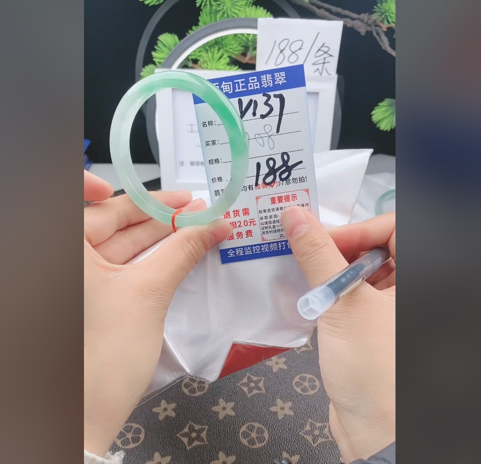 Y137缅甸翡翠手镯处理【一物一证】实物以直播间为准带证书发货