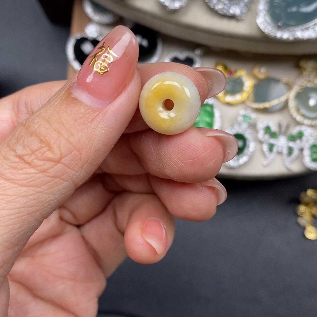 翡翠颈饰未镶嵌翡翠