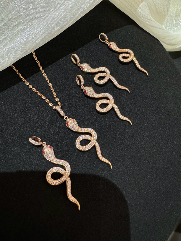 钻石蛇吊坠18k金镶嵌天然钻石小蛇蛇单吊坠不含链 多样性发货一件