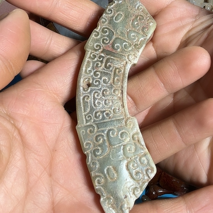 和田玉未镶嵌把件