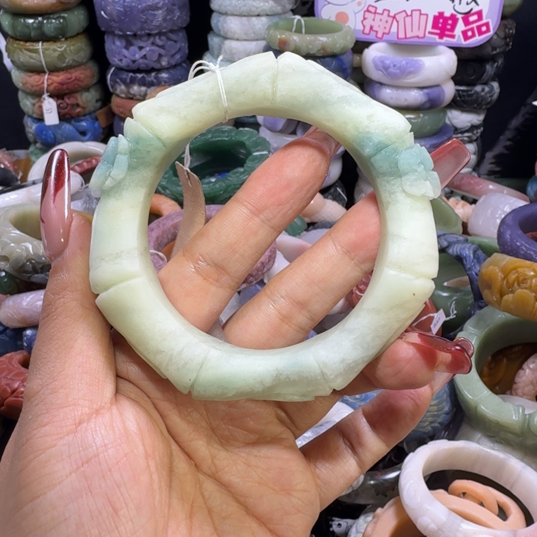 石英质玉（佘太翠）未镶嵌手镯44，59，不退换