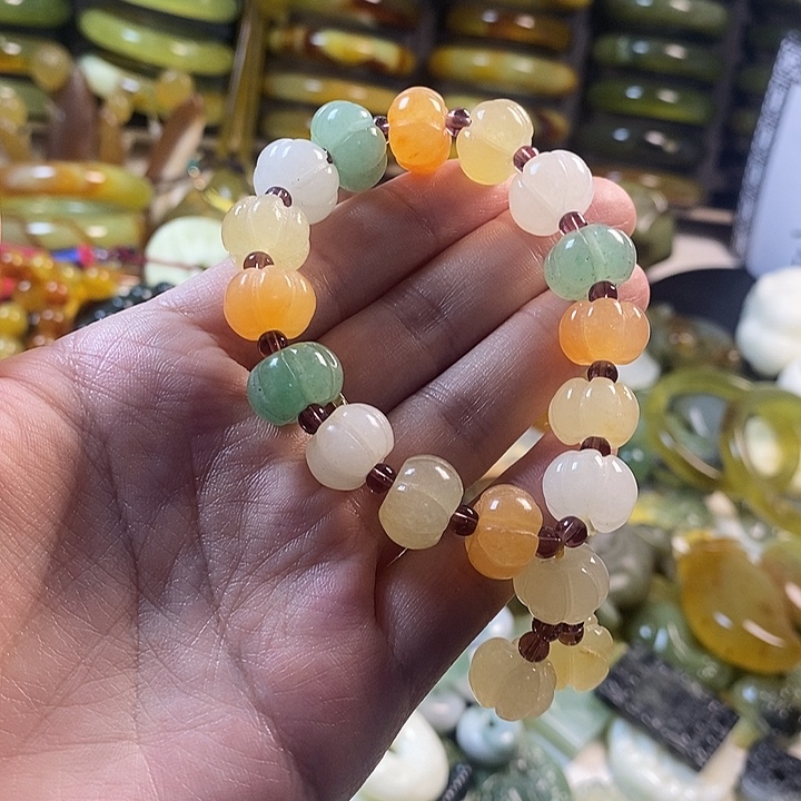 蛇纹石玉未镶嵌颈饰