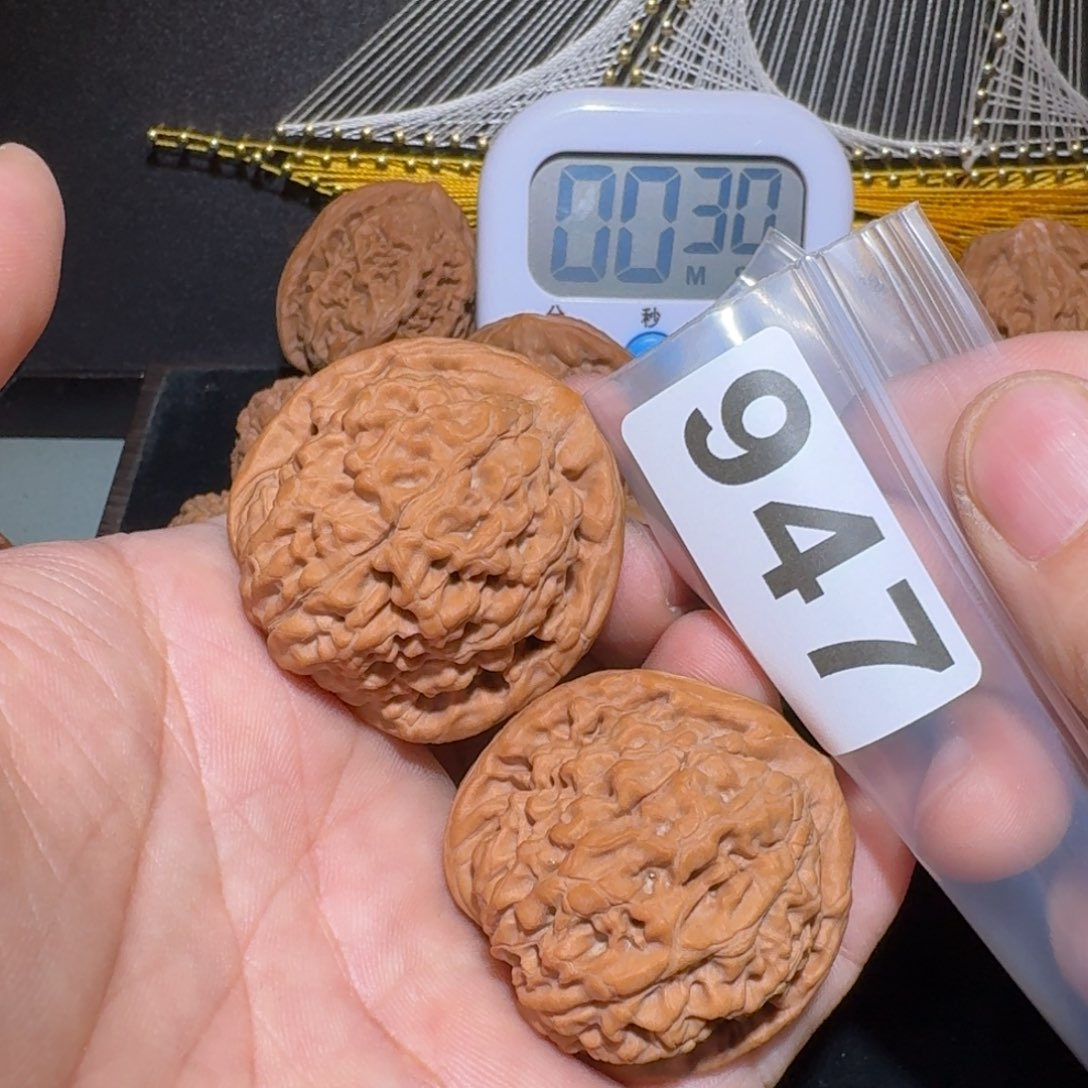 文玩核桃把件杏*莲花40