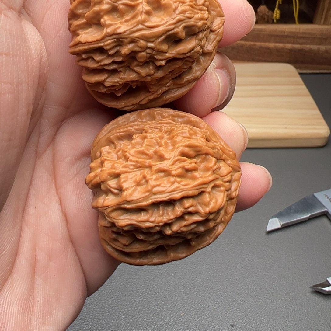 文玩核桃把件三角白38