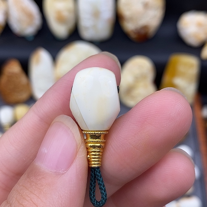 裸石琥珀未镶嵌13三通v38