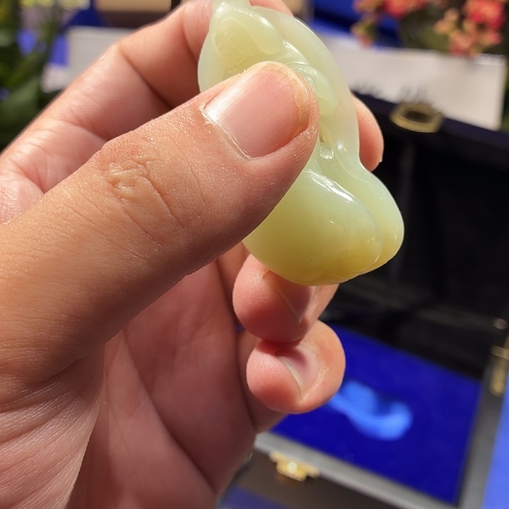 颈饰未镶嵌和田玉（糖玉）