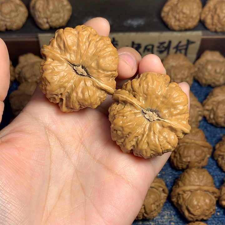 桃核吊坠里*千蛤蟆核桃