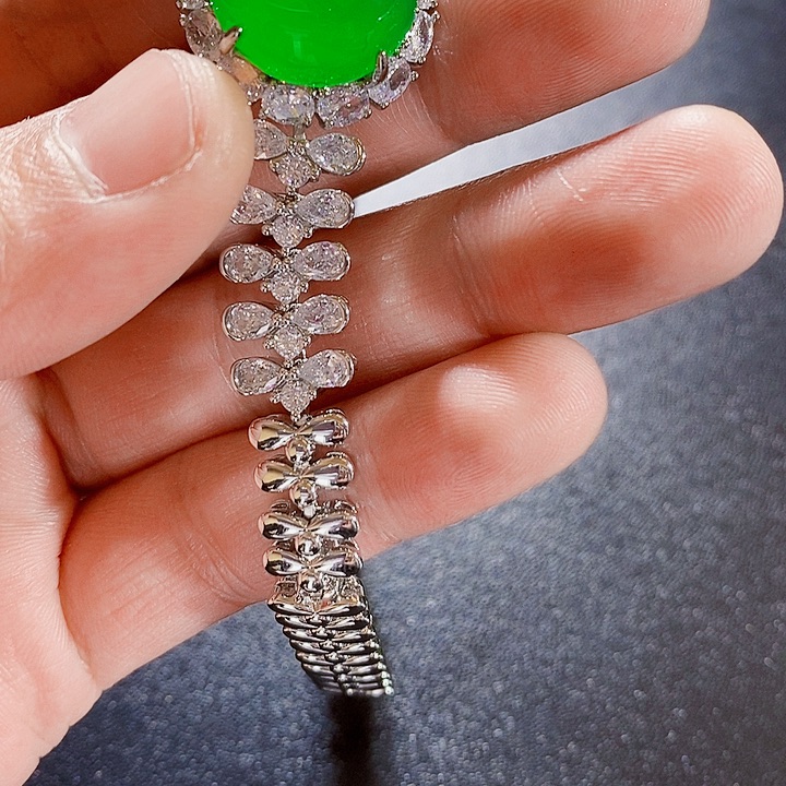 颈饰未镶嵌翡翠小***?A201