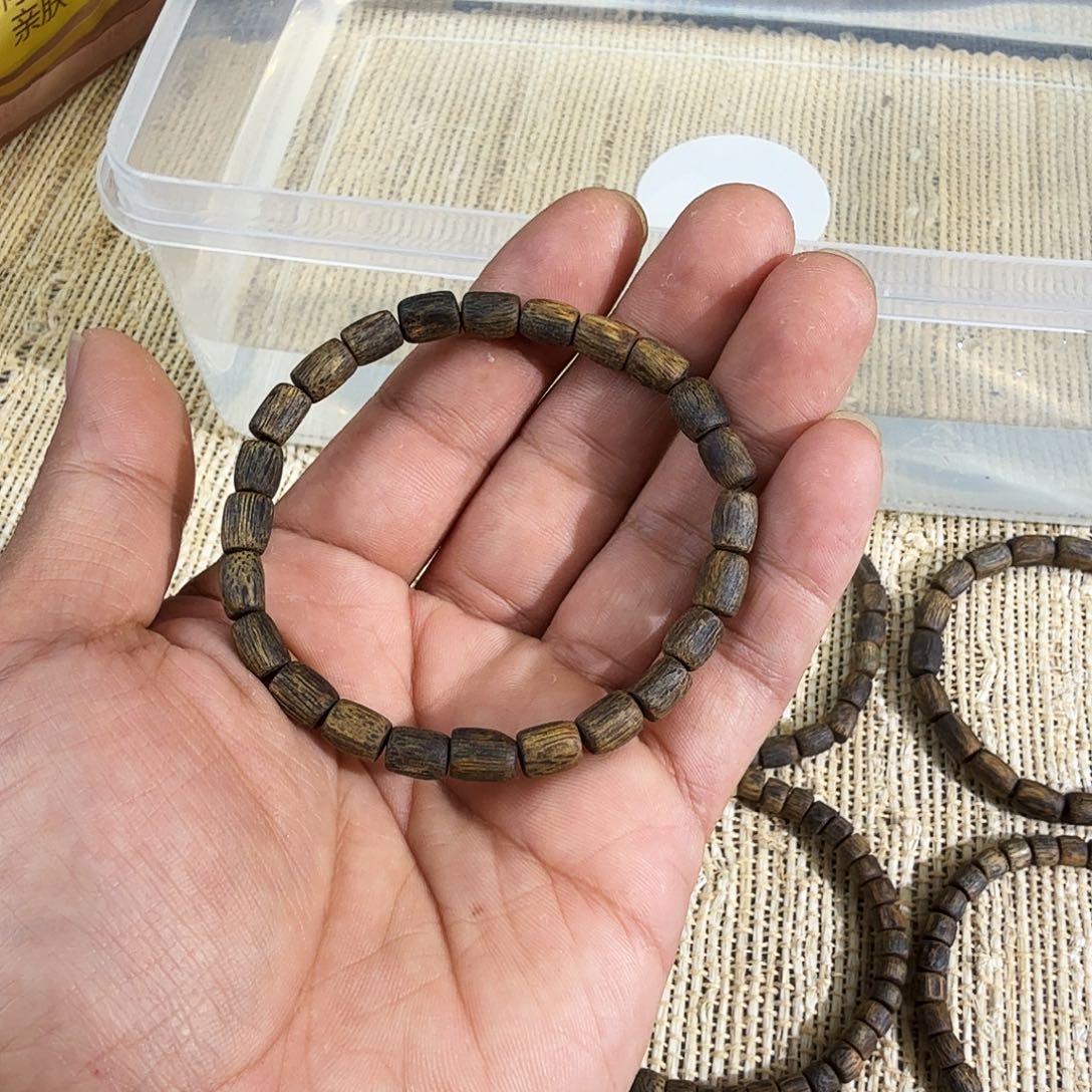 吕***哇沉香沉香碎屑绿棋沉水随形