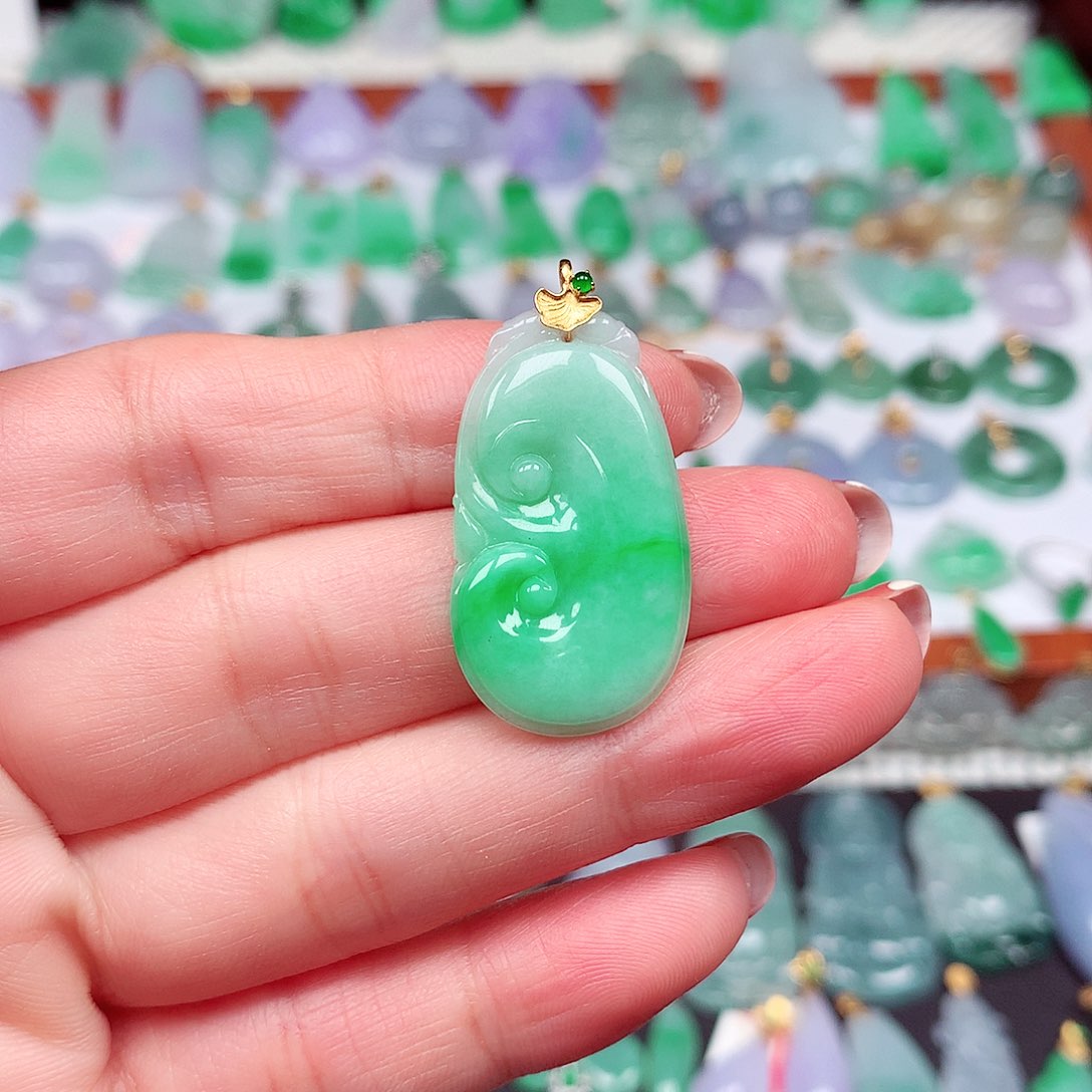 翡翠颈饰18K金镶嵌天然翡翠A货