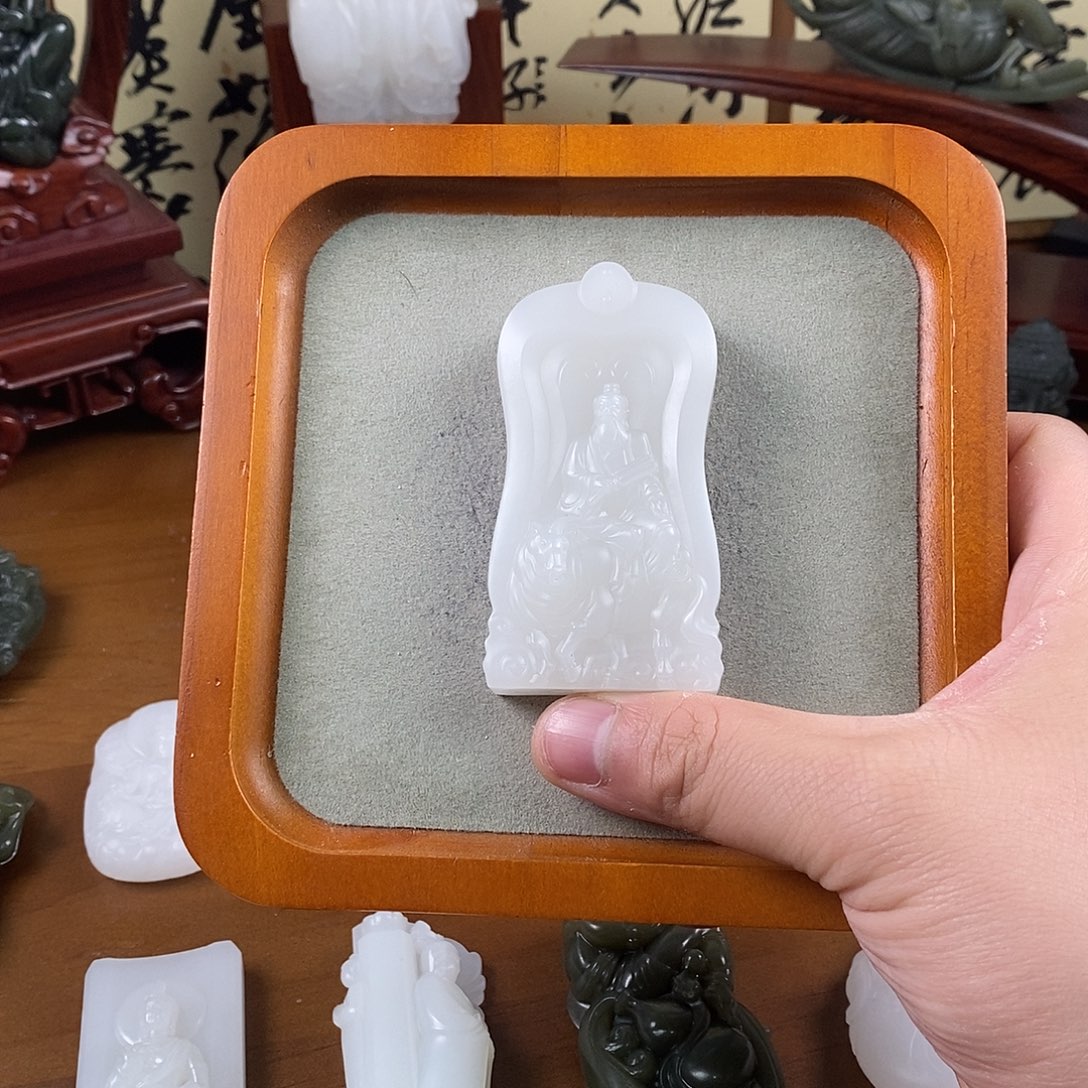 和田玉未镶嵌颈饰老君出关