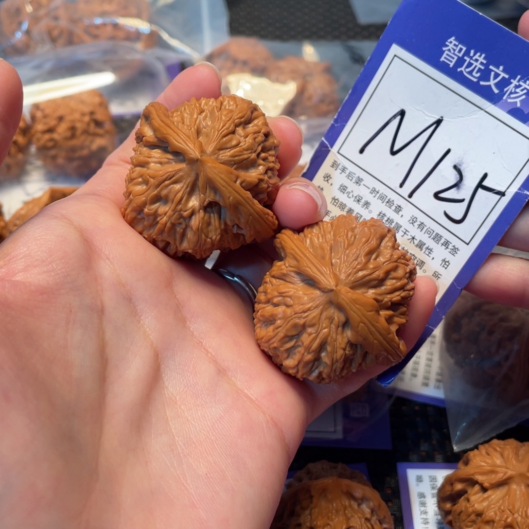 文玩核桃把件M125号白狮子42