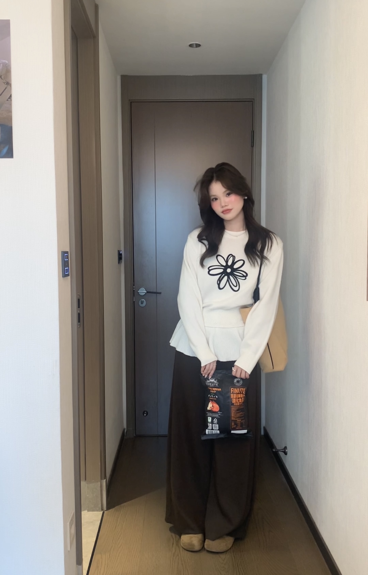 女休闲风刺绣印花圆领中长款毛衣宽松春季设计感套头