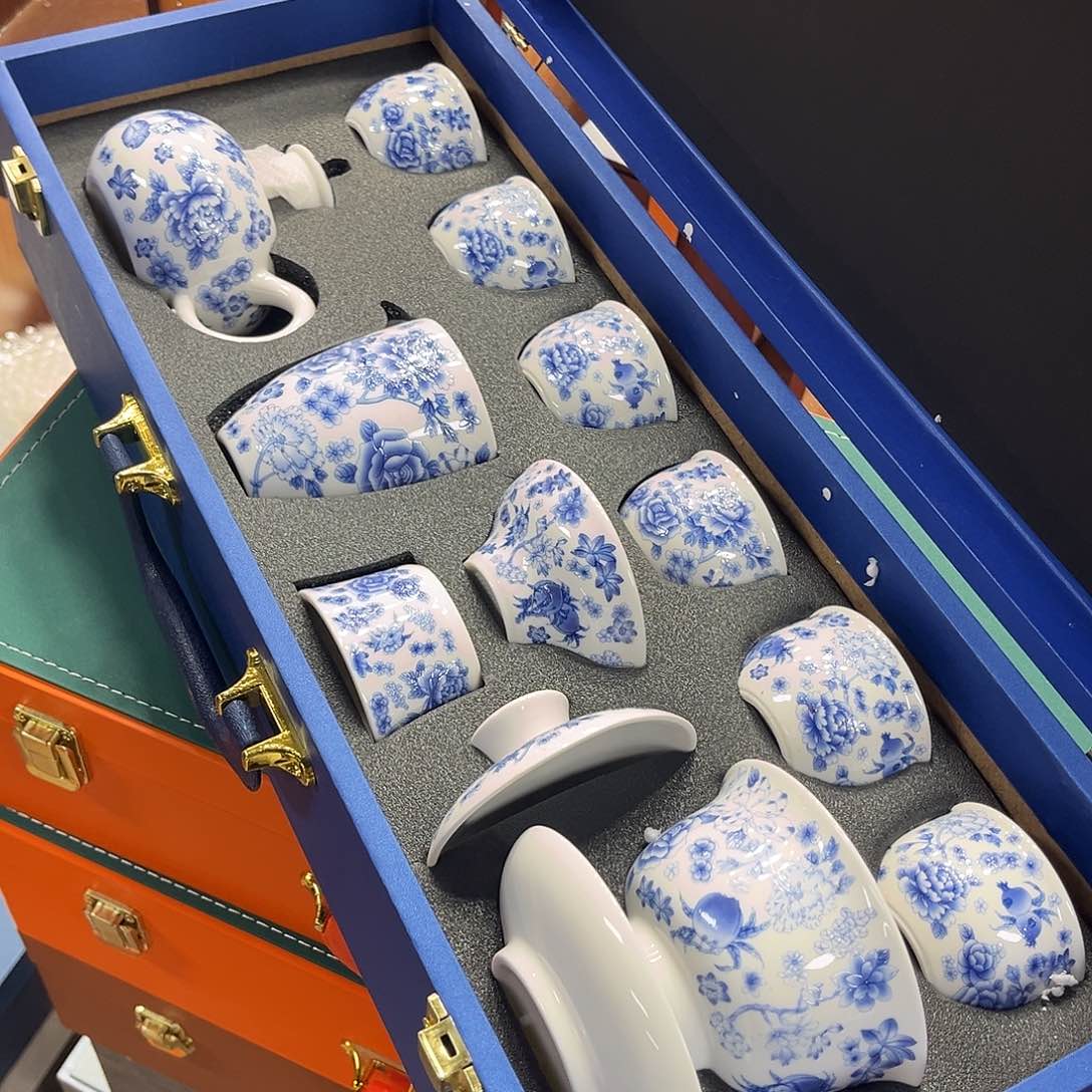 孤品茶具套装等。         