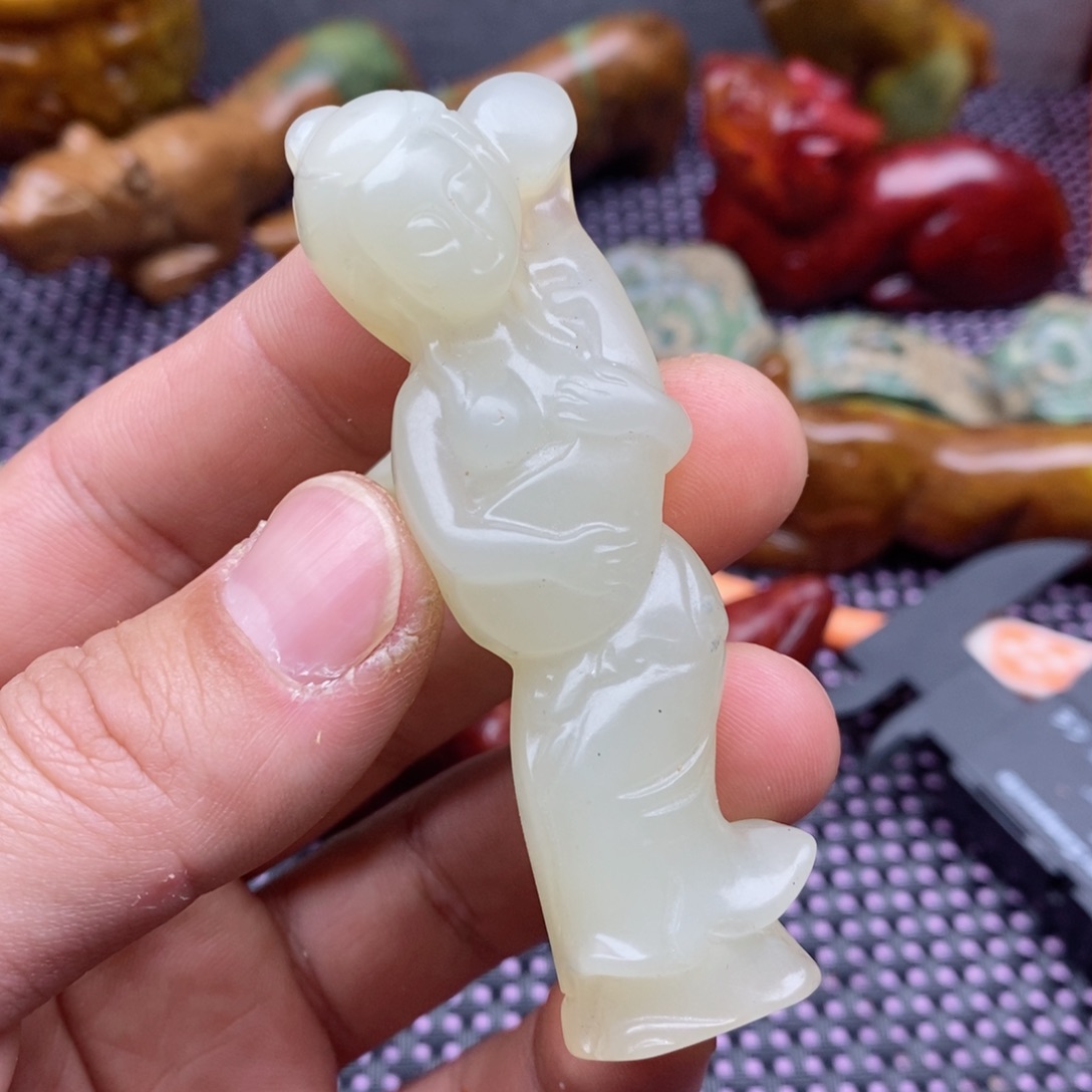 蛇纹石玉颈饰未镶嵌