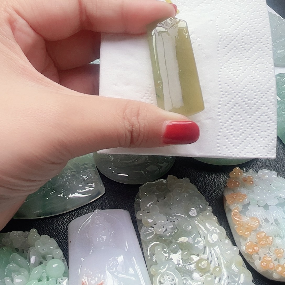 翡翠未镶嵌颈饰吊坠