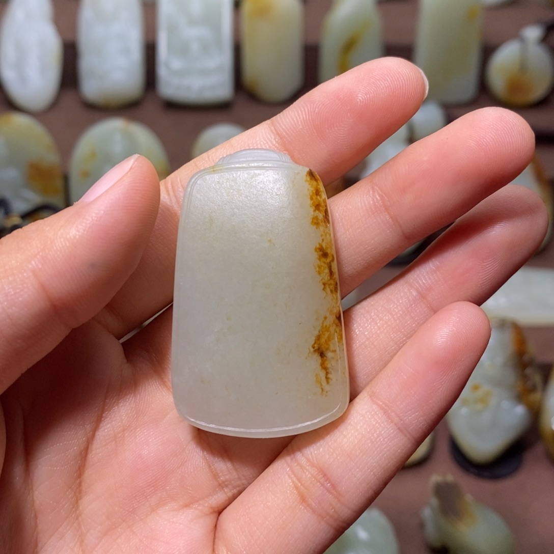 o***n颈饰未镶嵌和田玉