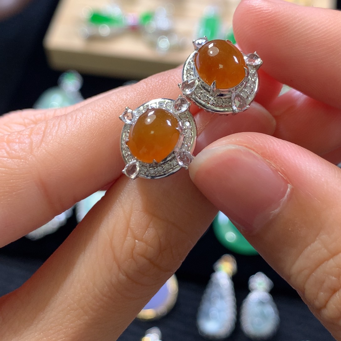 翡翠18K金镶嵌耳饰蛋面