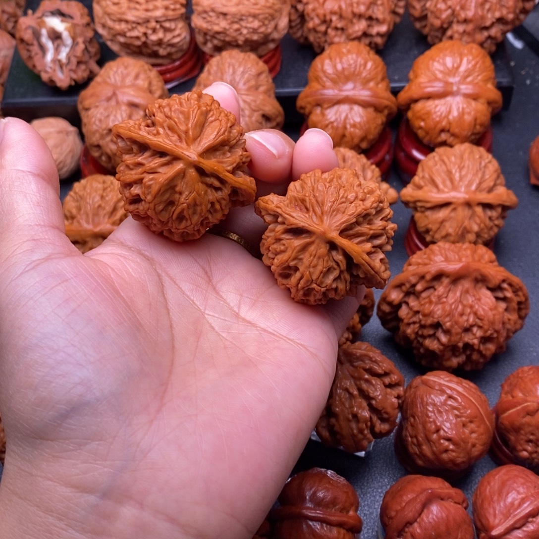 文玩核桃把件42盘龙纹