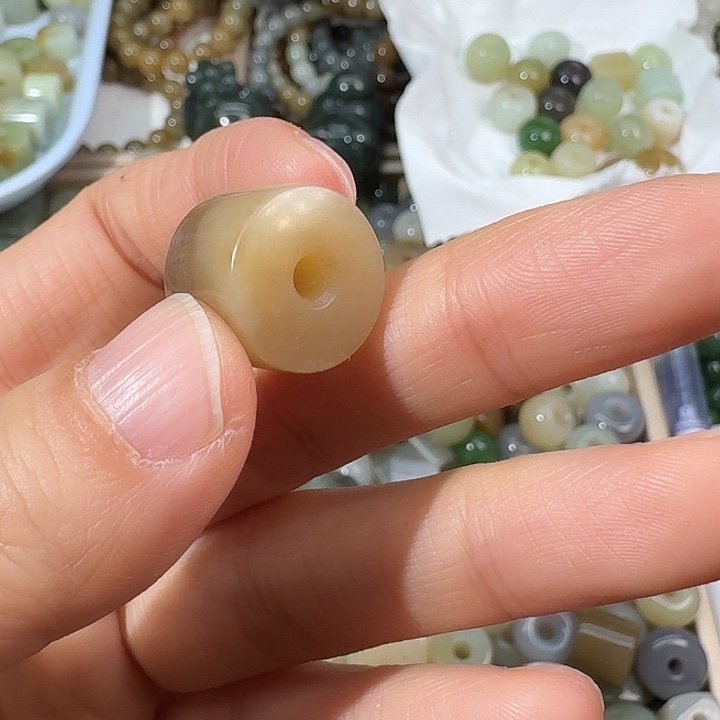 夏***沫和田玉（糖玉）未镶嵌颈饰