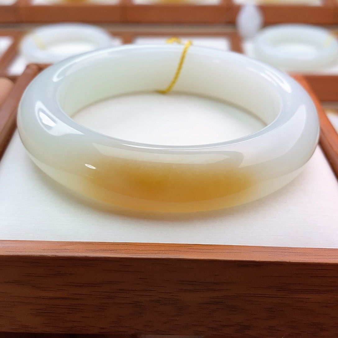 和田玉（糖玉）手镯未镶嵌