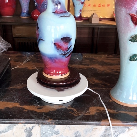 往***》瓷片手工制作工艺精湛