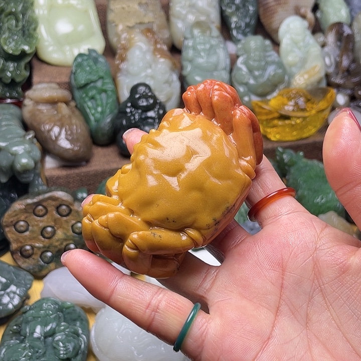 透闪石质玉未镶嵌颈饰