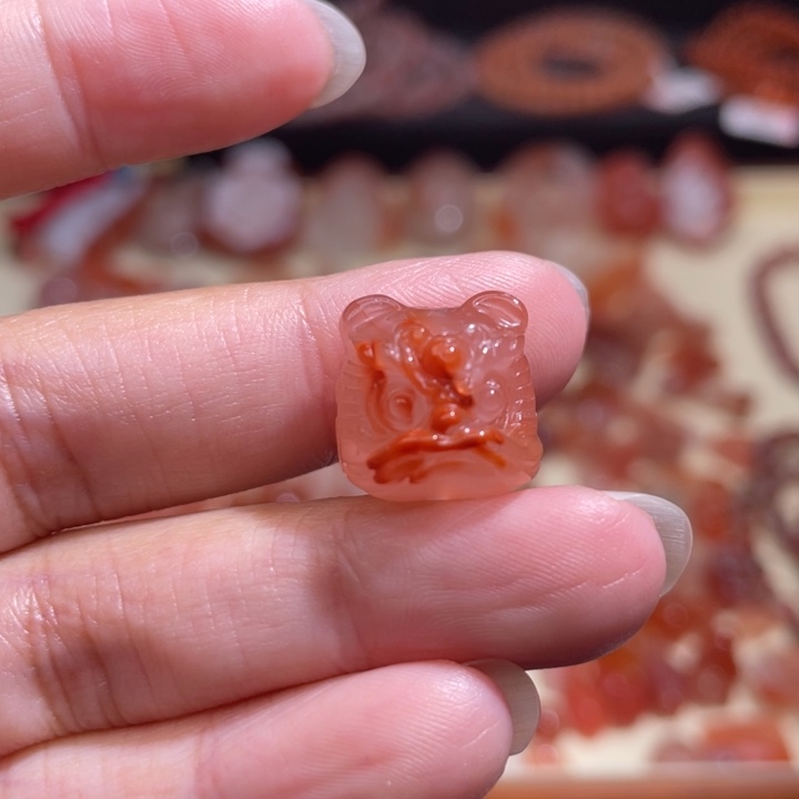 南红玛瑙醒狮上下通孔未镶嵌683