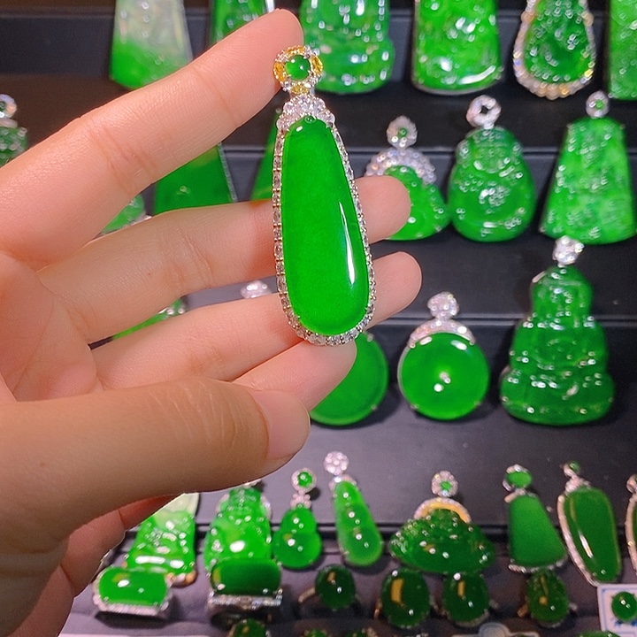 翡翠银S925镶嵌颈饰是